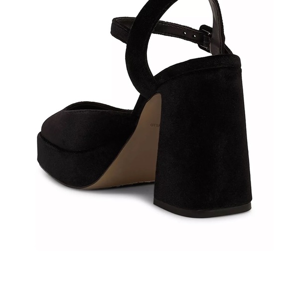 Vince Camuto black velvet pumps - Picture 5 of 8